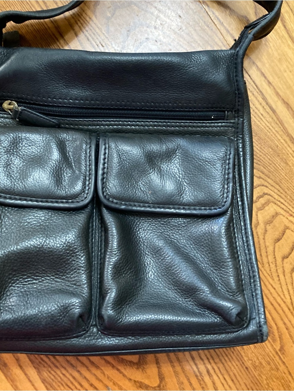 Fossil Black Leather Crossbody Bag with Front Pockets